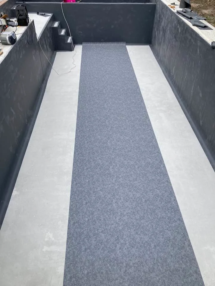 Détail de chantier de piscine